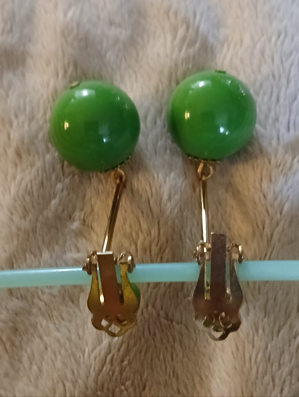 Vintage Vibrant Apple Green Ball Drop Earrings Clip On - Picture 9 of 10